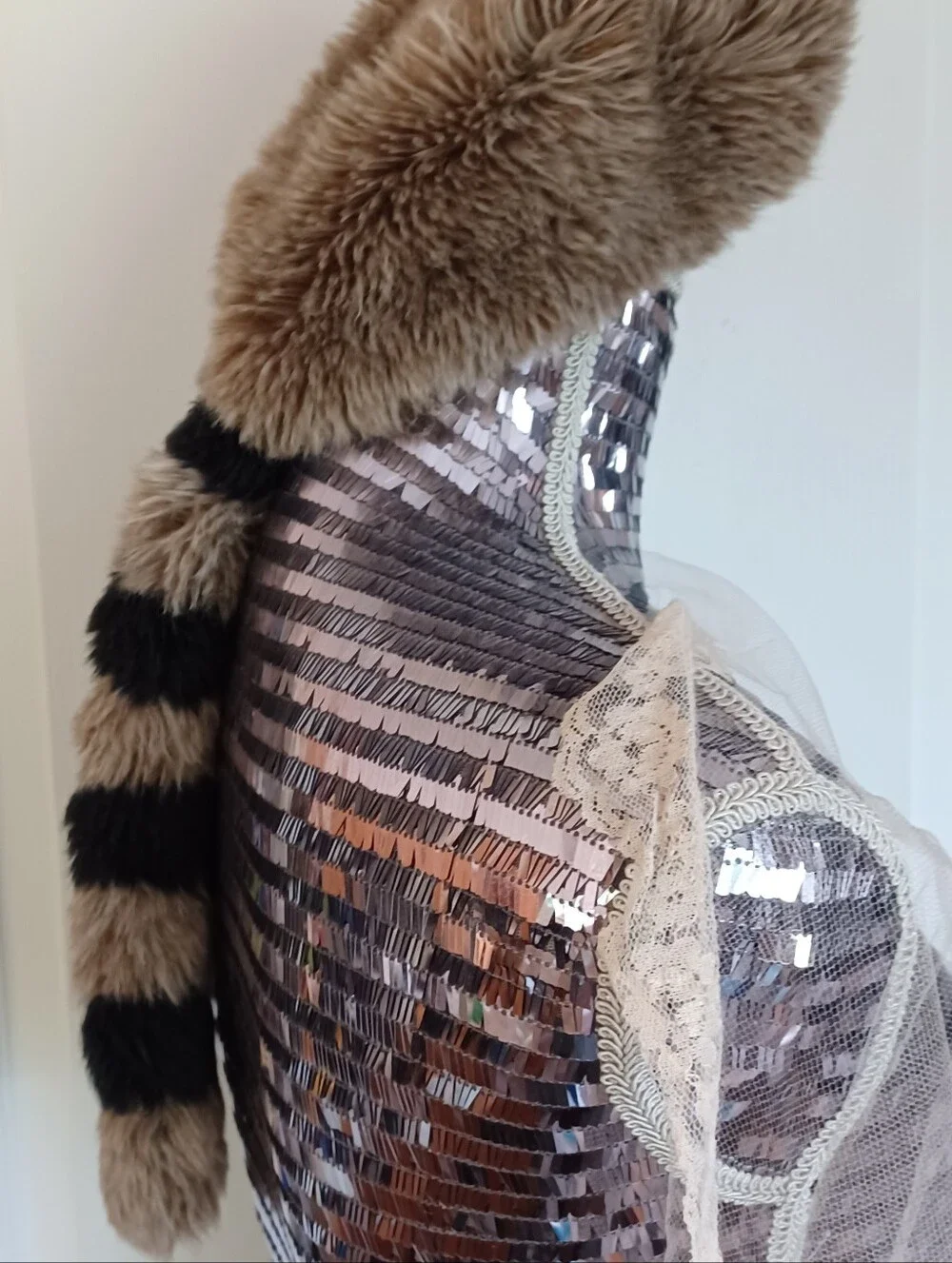DISNEY THEME PARK DAVY CROCKETT RACCOON HAT FAUX FUR TAIL YOUTH: LG/XLG *FLAW*